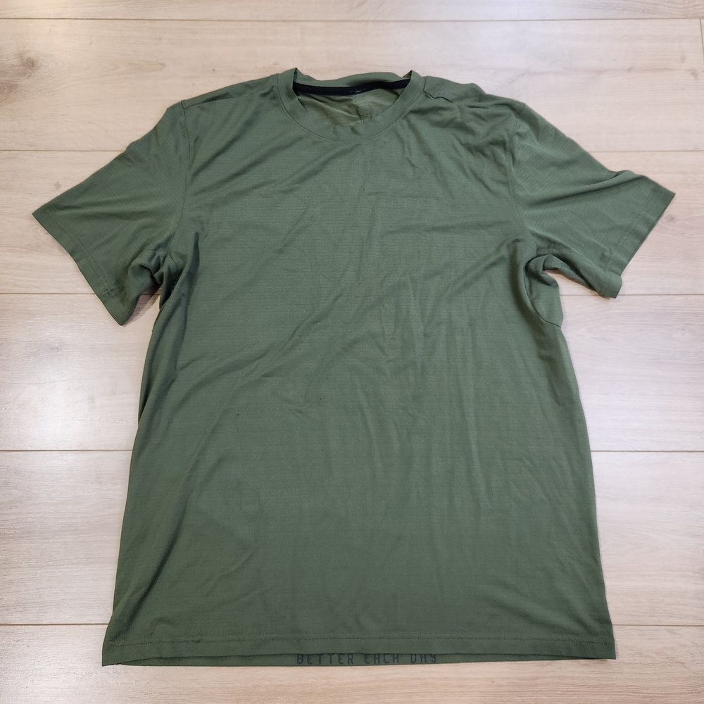 Lululemon Shirt Mens Large Green Short Sleeve Lightweight Athletic Running Top